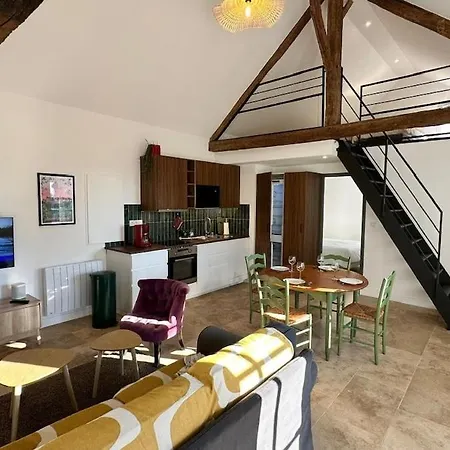 Logis Du Pressoir Suzanne Sainte-Suzanne (Mayenne)