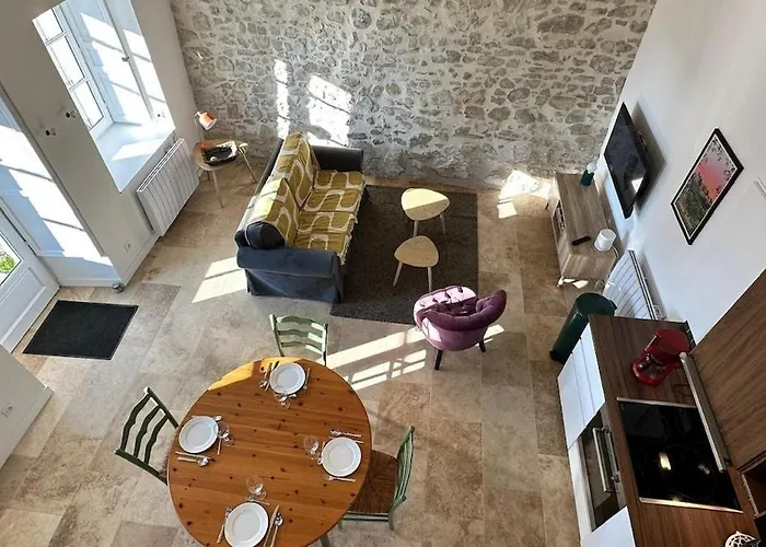 Logis Du Pressoir Suzanne * Sainte-Suzanne (Mayenne)