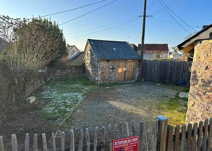 Logis Du Pressoir Suzanne Sainte-Suzanne (Mayenne)